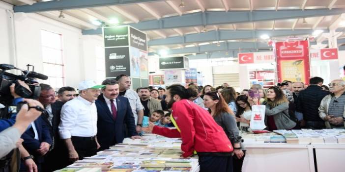 Kılıçdaroğlu Merzifon kitap fuarına ziyarette bulundu