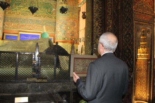 Kılıçdaroğlu Mevlana'nın huzurunda 2