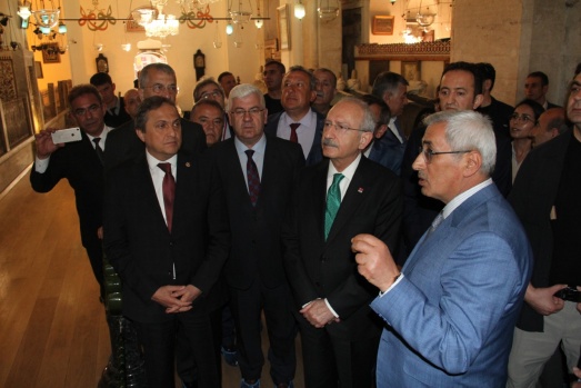 Kılıçdaroğlu Mevlana'nın huzurunda 4
