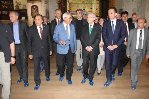 Kılıçdaroğlu Mevlana'nın huzurunda 6