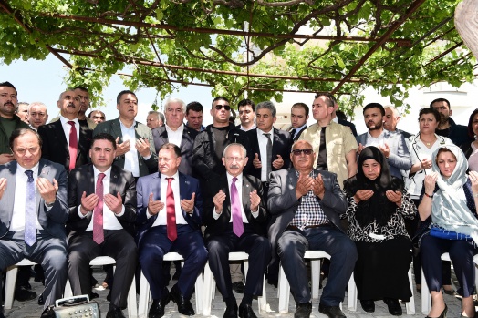 CHP liderinden Şehit Ahmet Bayram'ın ailesine ziyaret 2