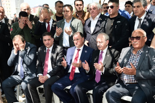 CHP liderinden Şehit Ahmet Bayram'ın ailesine ziyaret 3