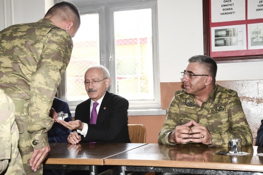 CHP liderinden Sakız Karakolu'na ziyaret 11