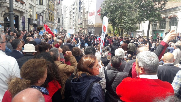 Taksim’de polis ablukası... Polis CHP'lilere izin vermiyor 11