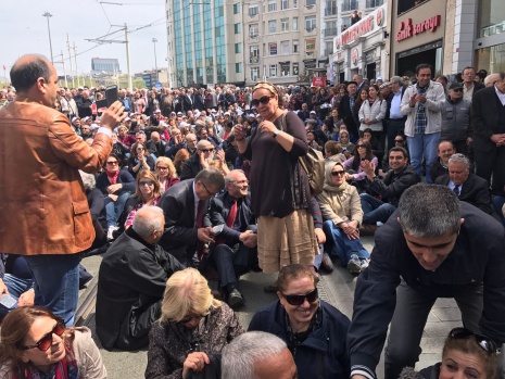Taksim’de polis ablukası... Polis CHP'lilere izin vermiyor 12
