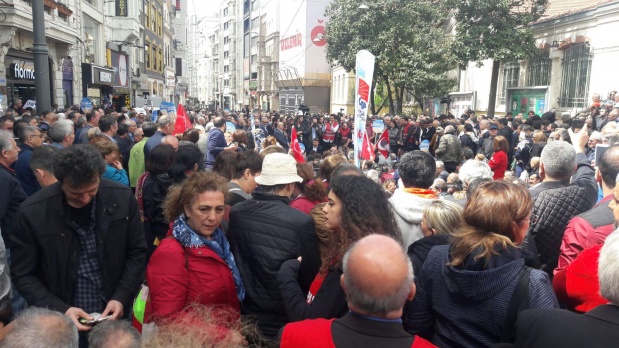 Taksim’de polis ablukası... Polis CHP'lilere izin vermiyor 3