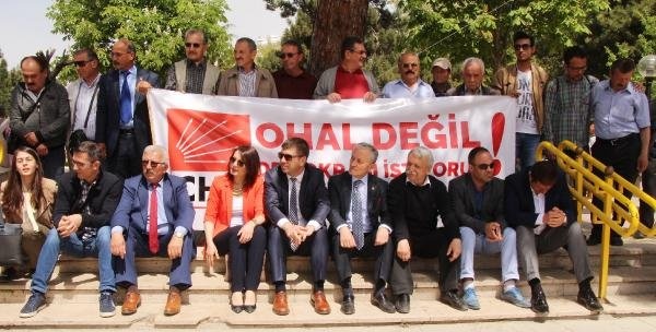 CHP'den OHAL'e karşı oturma eylemi 4