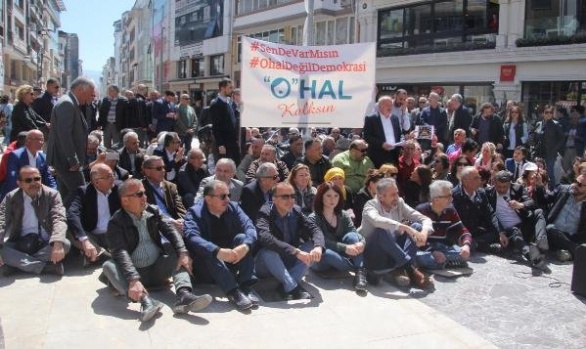 CHP'den OHAL'e karşı oturma eylemi 9