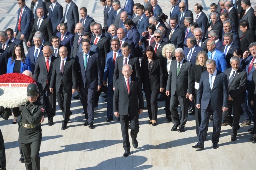 Kılıçdaroğlu Ata'nın huzurunda 2