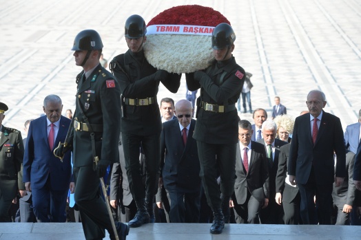 Kılıçdaroğlu Ata'nın huzurunda 5