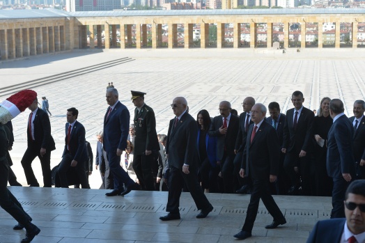 Kılıçdaroğlu Ata'nın huzurunda 7