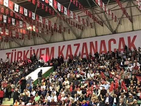 Salon 'iktidar' ve 'İnce başkan' sloganları ile inliyor 11