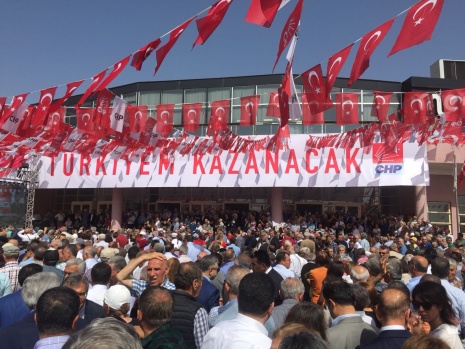Salon 'iktidar' ve 'İnce başkan' sloganları ile inliyor 2