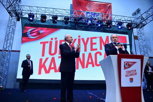 Salon 'iktidar' ve 'İnce başkan' sloganları ile inliyor 24