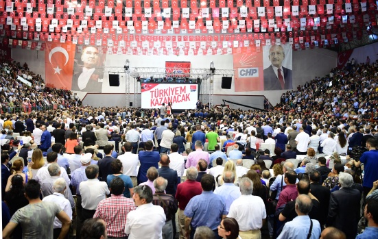 Salon 'iktidar' ve 'İnce başkan' sloganları ile inliyor 28