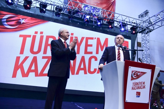 Salon 'iktidar' ve 'İnce başkan' sloganları ile inliyor 30