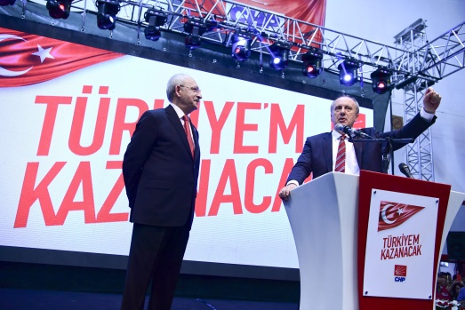Salon 'iktidar' ve 'İnce başkan' sloganları ile inliyor 31