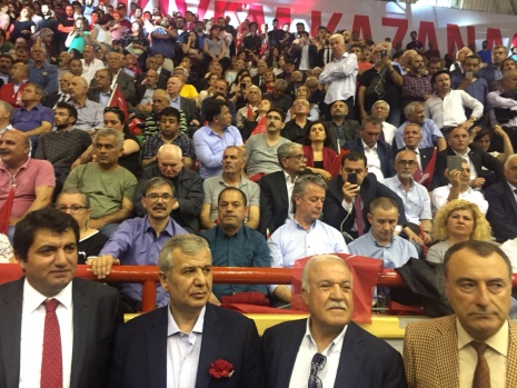 Salon 'iktidar' ve 'İnce başkan' sloganları ile inliyor 5