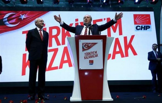 Salon 'iktidar' ve 'İnce başkan' sloganları ile inliyor 7