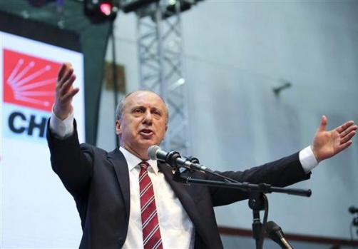 Salon 'iktidar' ve 'İnce başkan' sloganları ile inliyor 8