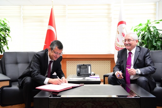CHP, Muharrem İnce'nin adaylık başvurusunu yaptı 10
