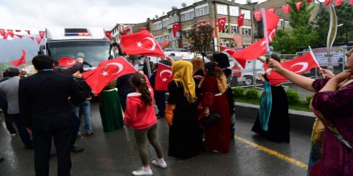 Muharrem İnce, Hakkari'de... Ellerde Türk Bayrakları...