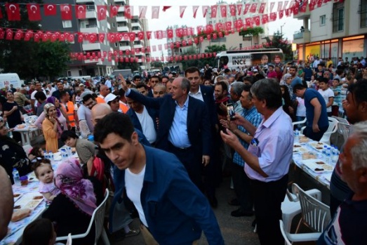 Muharrem İnce Seyhan'da iftara katıldı 11