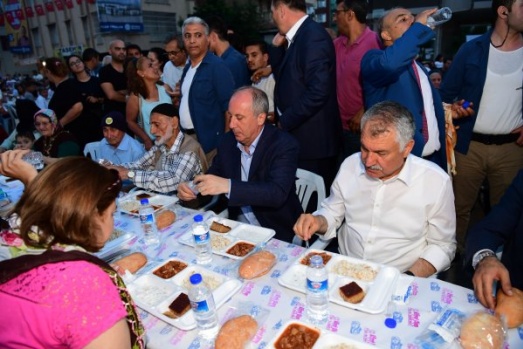 Muharrem İnce Seyhan'da iftara katıldı 9