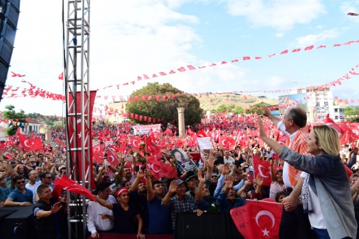 Muharrem İnce'ye Bergama'da coşkulu karşılama 3