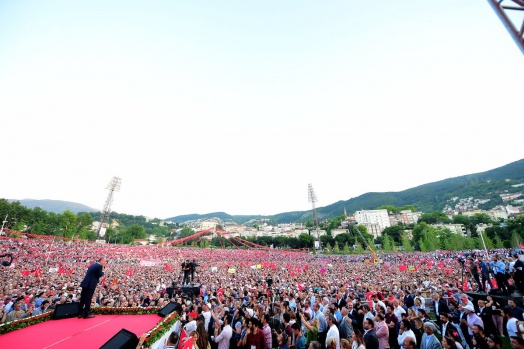 Muharrem İnce'nin Bursa mitinginden renkli kareler 2