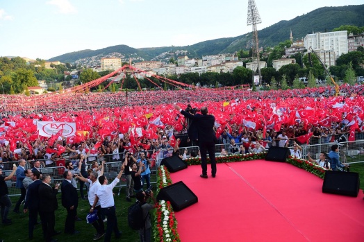 Muharrem İnce'nin Bursa mitinginden renkli kareler 5