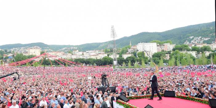 Muharrem İnce'nin Bursa mitinginden renkli kareler
