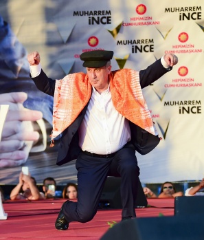 Muharrem İnce'nin Aydın  mitinginden renkli kareler 12