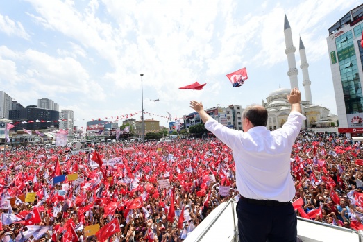 Muharrem İnce'nin Esenyurt Mitingi'nde coşkulu kalabalık 12