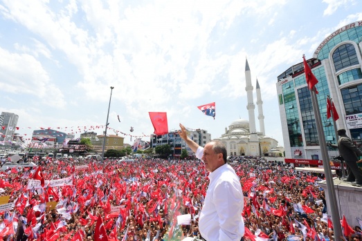 Muharrem İnce'nin Esenyurt Mitingi'nde coşkulu kalabalık 14