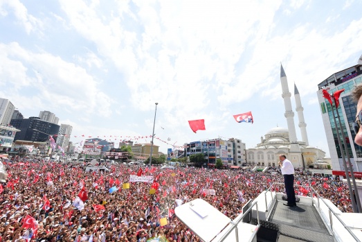 Muharrem İnce'nin Esenyurt Mitingi'nde coşkulu kalabalık 17