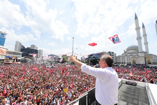 Muharrem İnce'nin Esenyurt Mitingi'nde coşkulu kalabalık 18