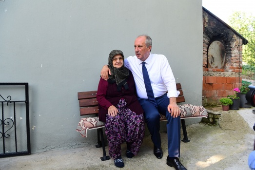 Elmalık köyünde bayram sabahı 25