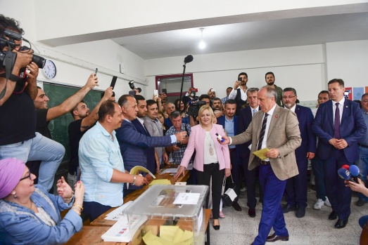 Muharrem İnce Yalova'da sandık başında 11
