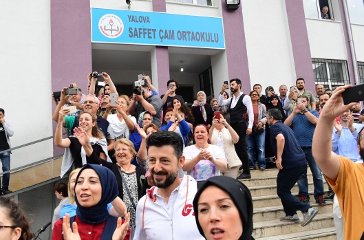 Muharrem İnce Yalova'da sandık başında 12