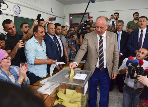 Muharrem İnce Yalova'da sandık başında 8