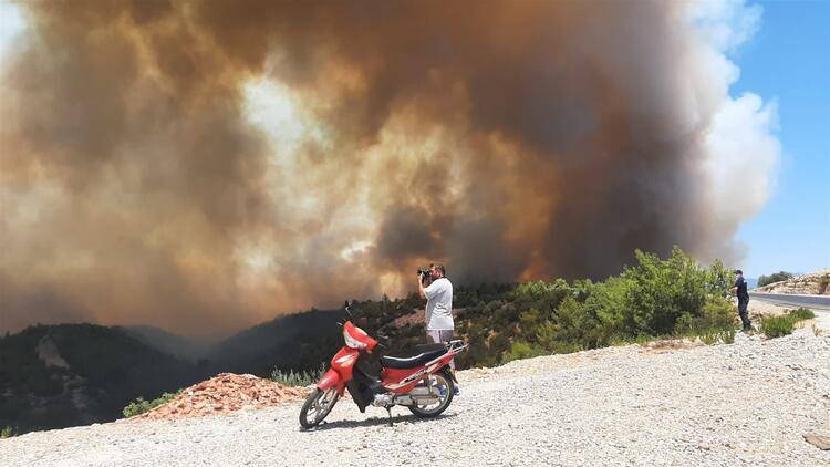Alevler içinde kalan Manavgat'tan yürek burkan kareler... 8