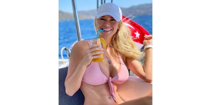 Can Yaman'la ayrılan Diletta Leotta cesur pozlarla sosyal medyayı salladı