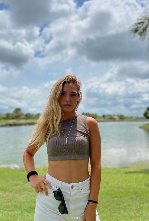 Survivor'da elenen Sude Burcu şortlu pozlarıyla gündeme geldi... Alevli emoji! 6