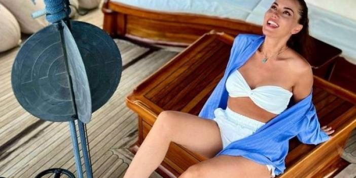Fahriye Evcen'den sosyal medyayı sallayan bikinili pozlar!