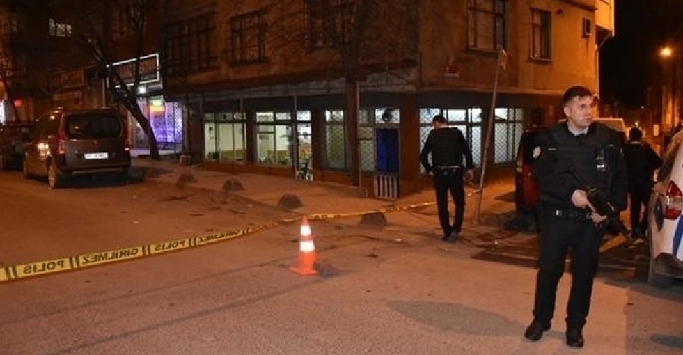 Kafeterya sahibi elektriği kesmeye kişileri rehin aldı