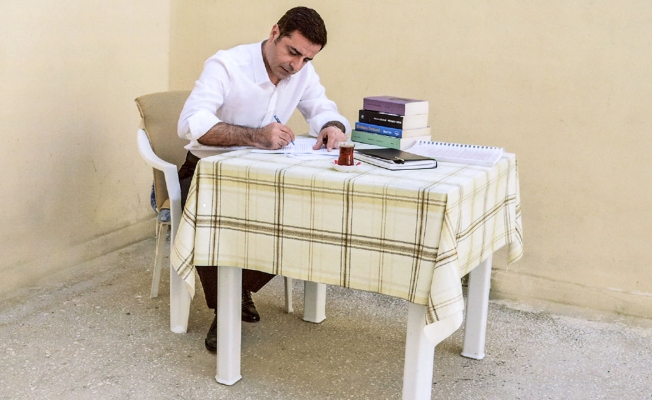 Demirtaş'tan Kürtçe hakkında açıklamalar