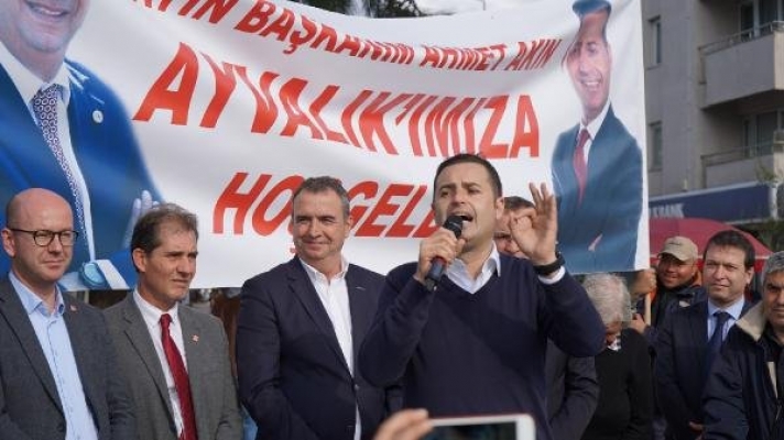 CHP'nin Balıkesir adayı Akın, Ayvalıklılarla buluştu