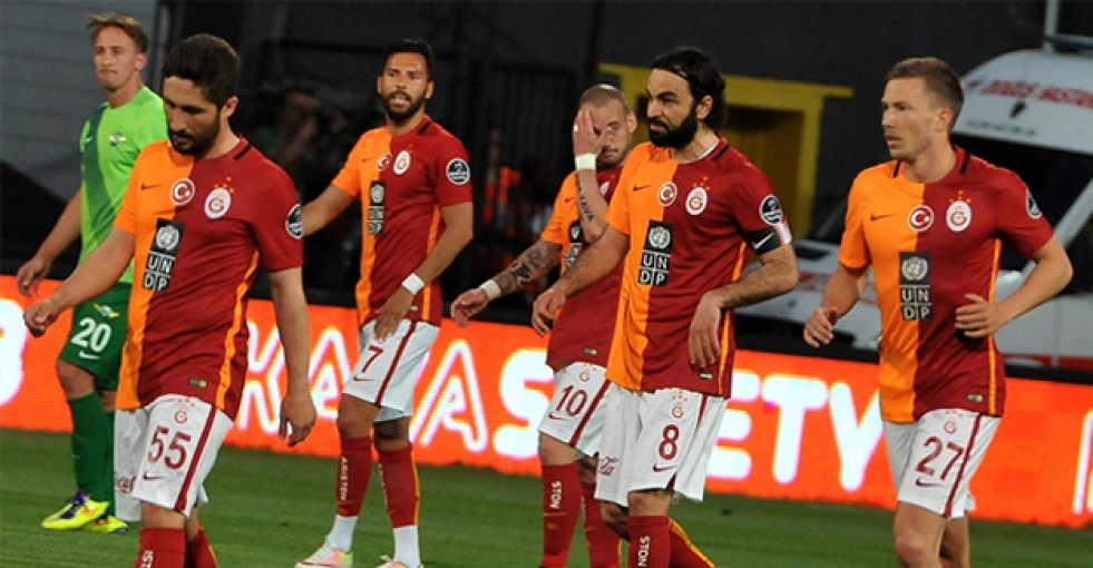 Galatasaray'da sorunlar bitmiyor