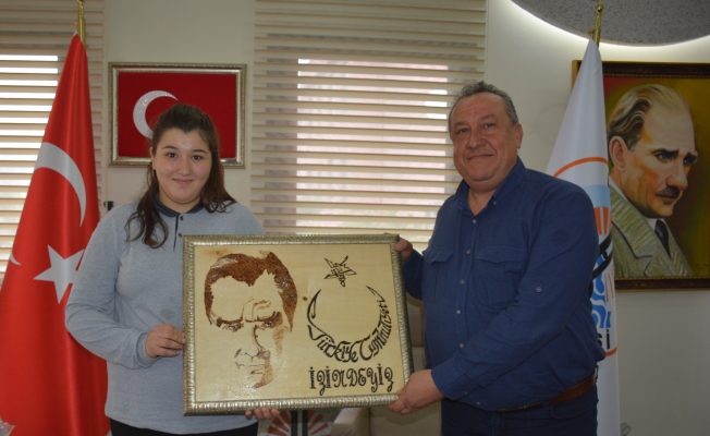 Başkan Tosun’a “özel” hediye